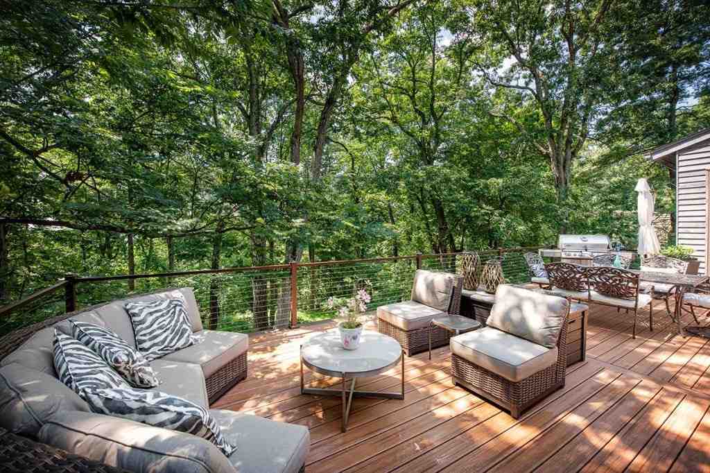 Deck Builder in Lake Forest Park