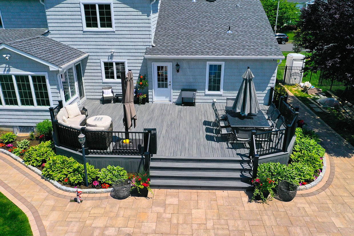 Composite Deck With Natural Wood Appearance In Black Diamond