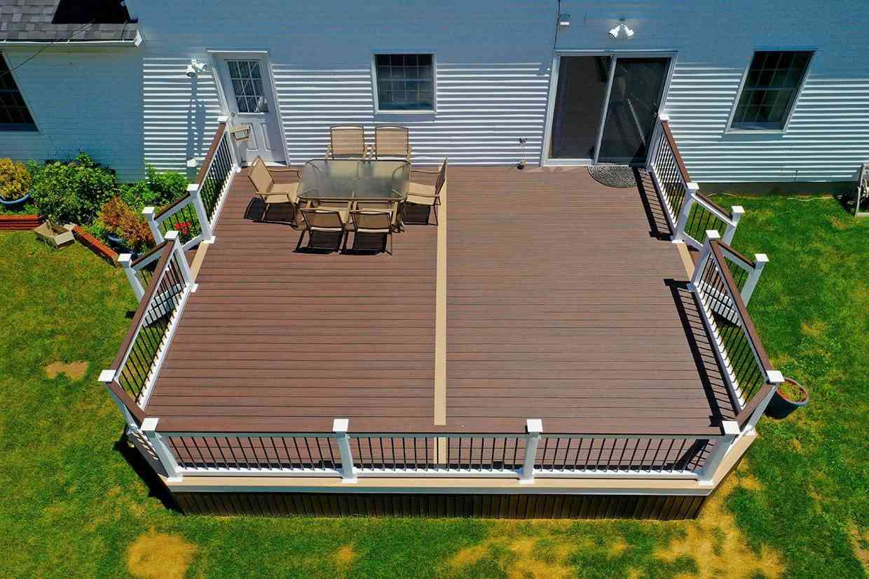 Two-Tone Composite Deck Resurfacing